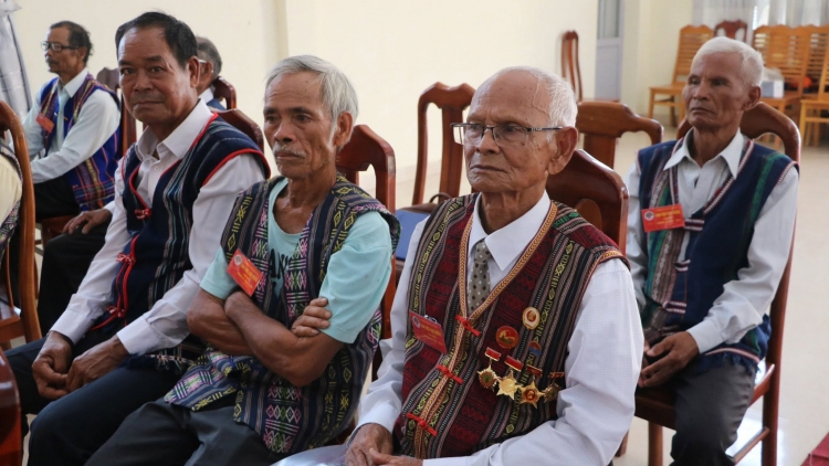 Lơh yàng mŭt hìu pa – bơhìan niam chài bơh cau K’Ho Cil dê 
