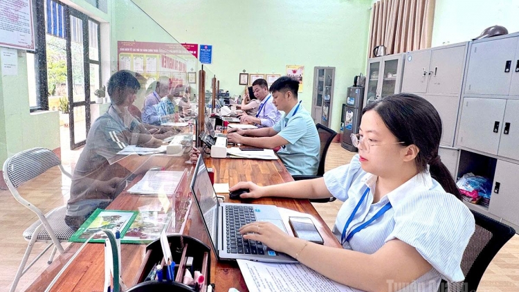 TỈ HẾT VIỂC PANG HƯA PỈ NOỌNG CHĂN ĐÂY