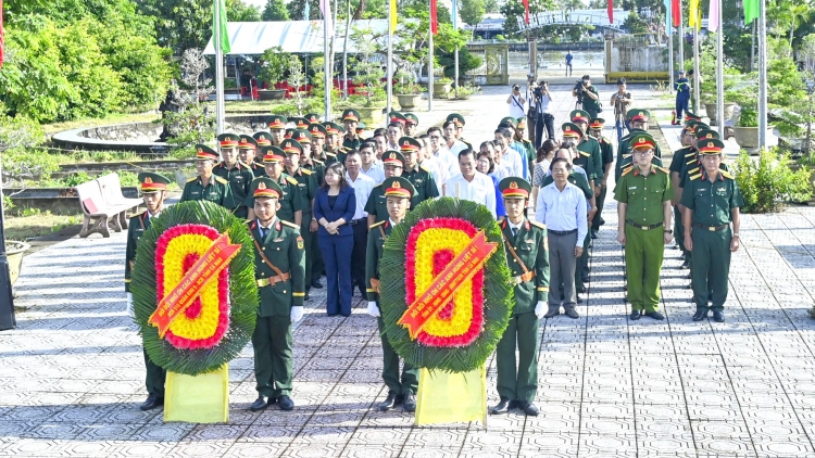 ពត៌មាន​ម៉ោង១៥