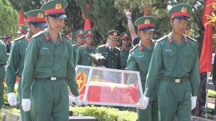 Gia Lai atŏk kơtang bơ̆ jang năm tơchă, kôch akŏm păng hơlen băt hơdăh hơnăn ƀô̆ đô̆i lôch dŏng teh đak