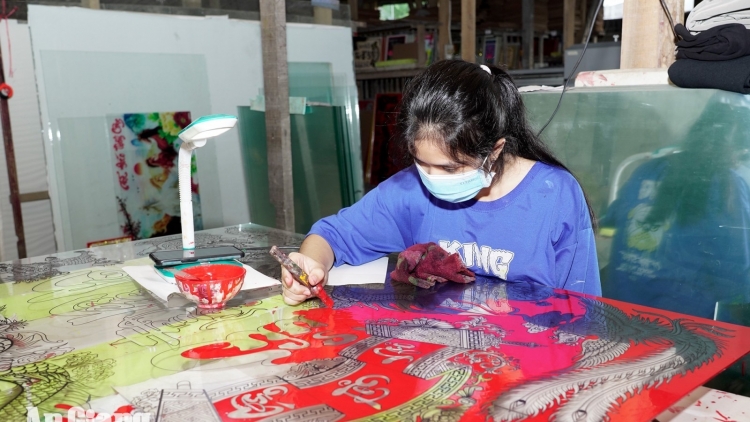 ថែរក្សាព្រលឹងសិល្បៈគំនូរលើកញ្ចក់នៃភាគខាងត្បូង