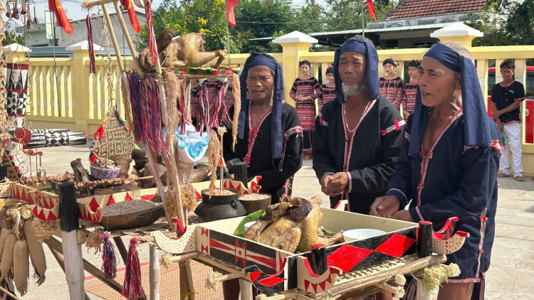 Người Ba Na cúng cầu mùa gửi ước vọng bình an