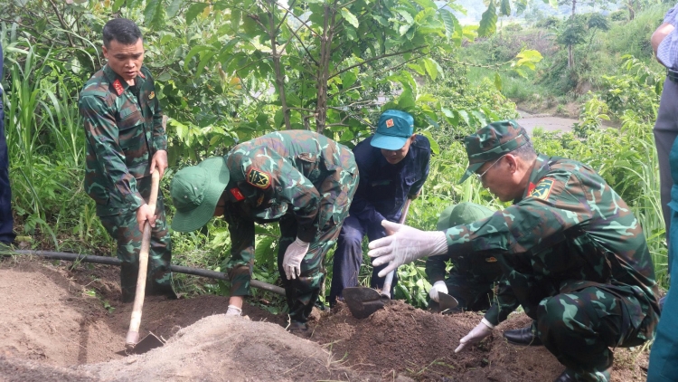 Tơdrong tơroi kơ dôm bơngai năm sir chă kơting linh lôch tang ăn teh đak tơ̆ Đắk Lắk