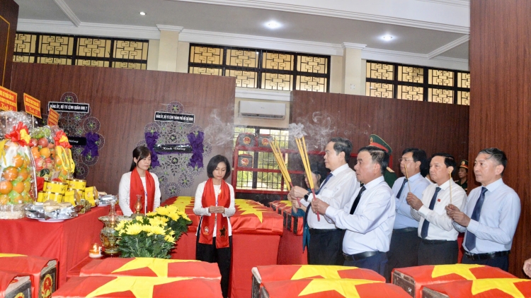 Kăn xiâm hnê ngăn Kuô̆k hô̆i tek nhang, pâ mơnê mâu Ngế khên tơnôu hlâ tung tơplâ xâ a Pơlê kong kân Hồ Chí Minh