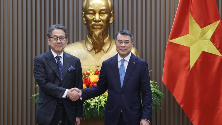 Khua knŭk kna drông khua knơ̆ng prăk JBIC Japon 