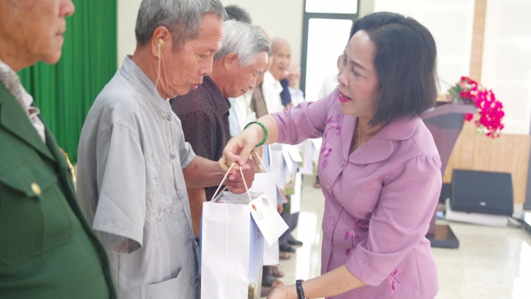 Mò Nguyễn Thị Thanh, Phó Chủ tịch Quốc hội còp, pà phan ai cau geh màng mờ dà lơgar tàm càr Dăk Lăk in  