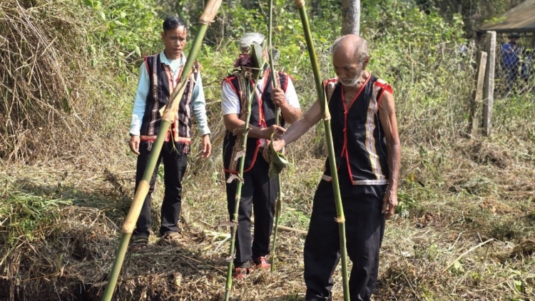 Pơlam làng bol lơh broă sa 