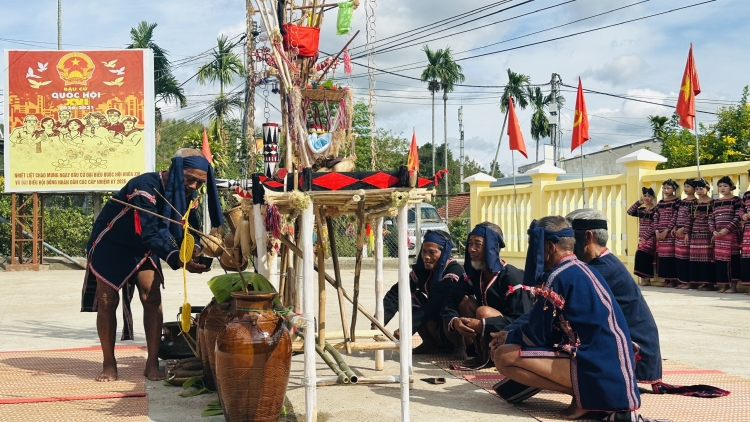 Knăm ngă yang Akâo yan ngă bruă mơ̆ng mnuih Bahnar, anôk ba mơĭt klei čang hmăng trei mđao, êđăp ênang.