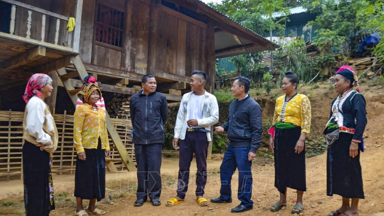 Phát huy vai trò già làng, trưởng bản trong phổ biến pháp luật