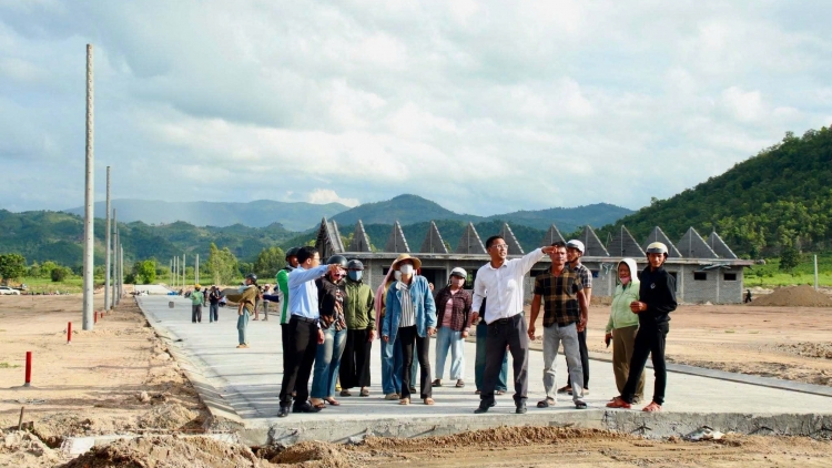 Kơnhăp anih ơm ai tiah trồ tiah lơh aniai tàm Ia Hiao in 
