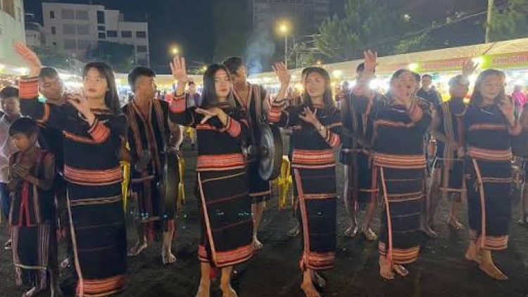 Parơtuk cim mơni bơyan phang lah jŭ