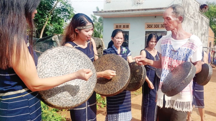 Tơngkah kòn sau sền gàr bơta tam klac