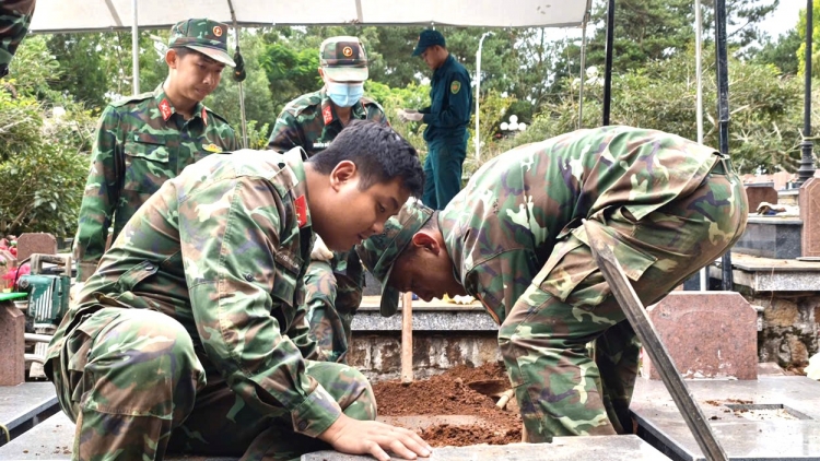 Lâm Đồng lơh sir ai mẫu sinh phẩm tàm 9 tàm 11 ƀlàng tơ̆p ƀồc cau ling chơ̆t màng 