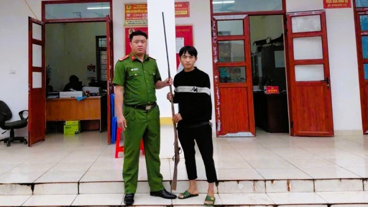 Điện Biên: Người dân tự nguyện giao nộp 10 khẩu súng sau khi được tuyên truyền