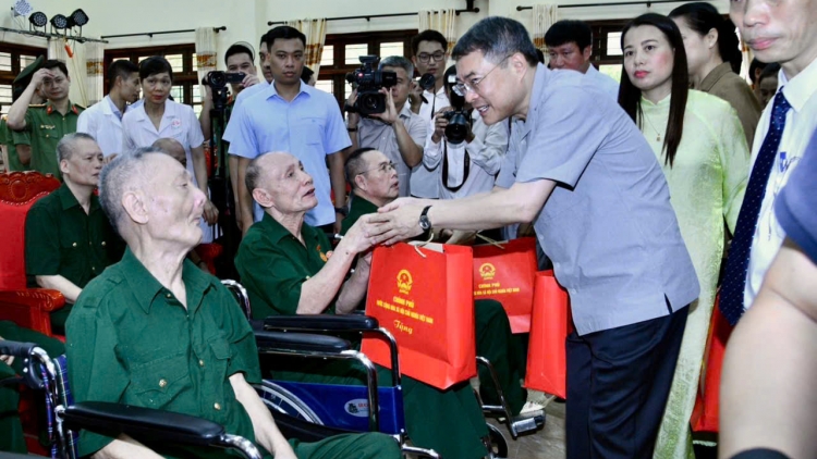 Khua knŭk kna Lê Minh Hưng nao čuă, mđup brei mnơ̆ng ti Anôk bruă mdrao mgŭn phung kahan êka Kim Bảng 