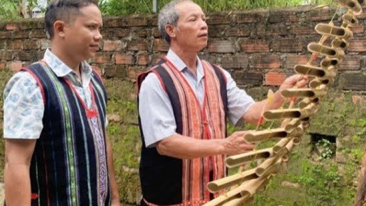 Mơnê Đảng, Tơnĕ dak  (Ca ngợi Đảng, Nhà nước)
