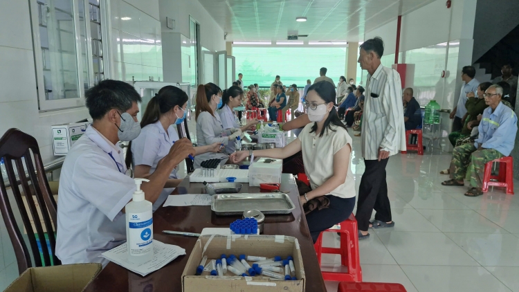 កឹនធើសកម្មចំណាត់ការការងារពិនិត្យសុខភាពតាមកាលកំណត់ជូនប្រជាជន 