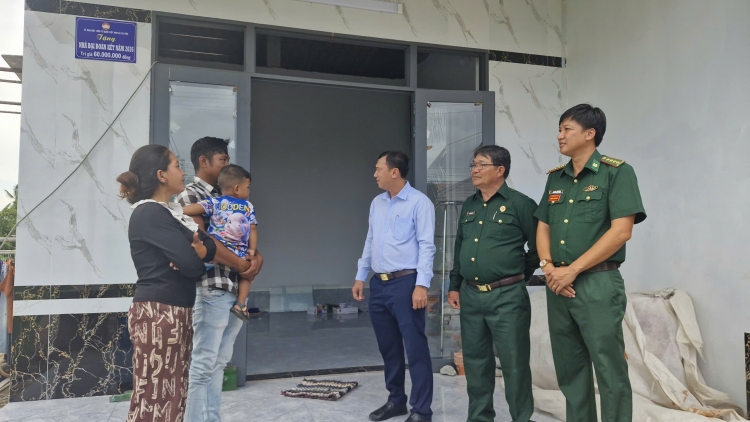 Chiến sĩ miền Tây