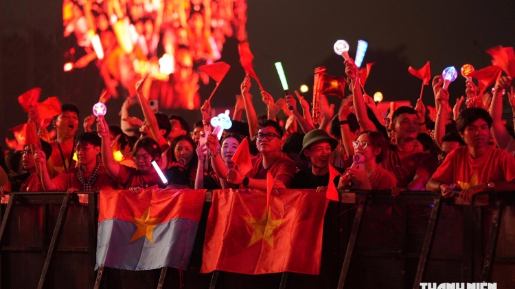 40.000 URANG HU MBAOK TAME DANAK DAK SENI CHINH LUAN “NEGAR DALAM HATAI”