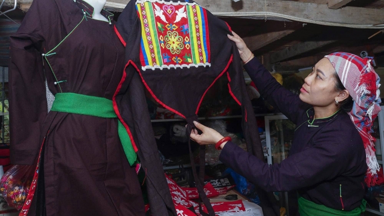 DI RAONG AMAIK, ILAMO BANGSA TÀY PRAONG TAGOK TAPA KHAN BAK SIT