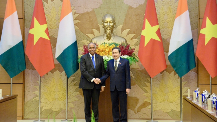 Khua git gai pơ ala mơnuih ƀôn sang dêh čar ơi Trần Thanh Mẫn bưp Khua git gai pơ ala mơnuih ƀôn sang dêh čar Bờ Biển Ngà 