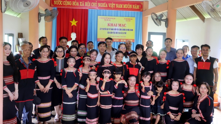 Tơlơi adoh Êđê "Pơtă pơtăn kơ abih bang"