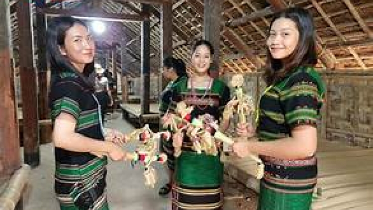 Kêu gọi bà con xây dựng quê hương  (Kuăl jă ƀon lan mât neh dak) 