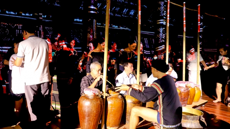Troh a Dak Lak ngăn ôm hyô túa lĕm tro Rơđế 