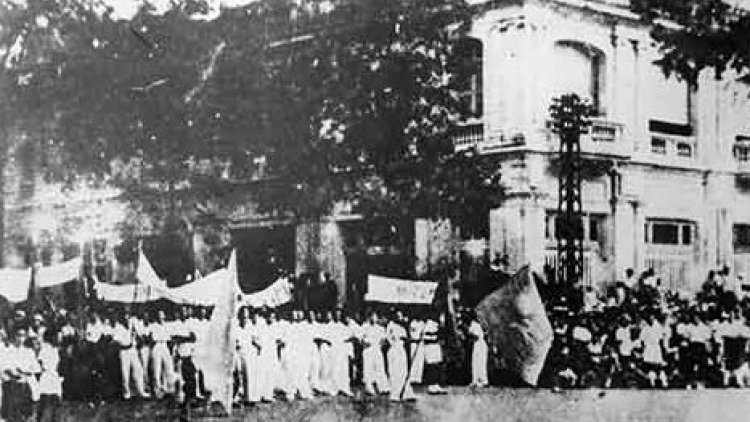  81 sơnăm Kăch mang khei 8: Đơ̆ng jơhngơ̆m đon iung tơblăh truh hơnhăk teh đak yak tŏk lơ̆m chăl ‘nao