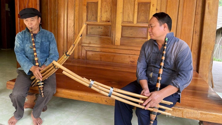 CẦN CHƯỚNG CHẮP KHÈN MÔNG DÚ SLẢNH TUYÊN QUANG