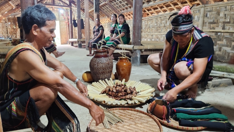 Đơs tàm sơrbŏ bal Ưn ngài Đảng, Dà lơgar