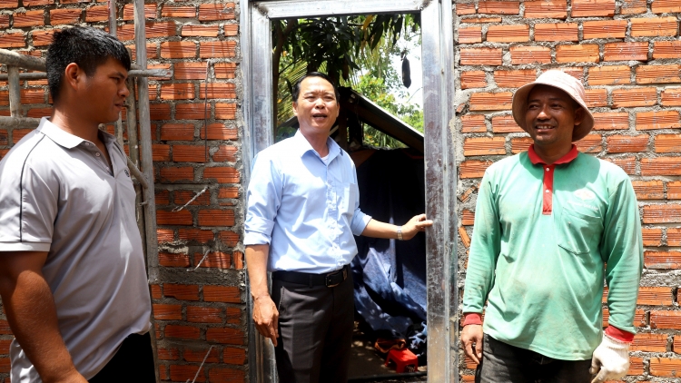 Đảng viên đồng hành cùng dân thoát nghèo ở vùng căn cứ Ea M'Droh