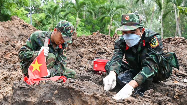 PATUI VEIK ROH DUAH, PATAOM ATAU TALANG BOL LIN DI BEIN BANGU LÊ THỊ RIÊNG TUI JALAN NGAK TANI TANAT 