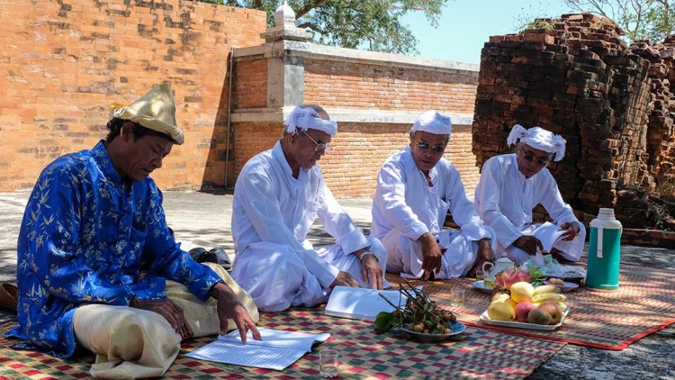 DUAH THAU MAKNA DOM PANUAC “ABIH”, “BIRAU MENG”, “BLAOH MENG”, “DAOK” DALAM SAP CAM