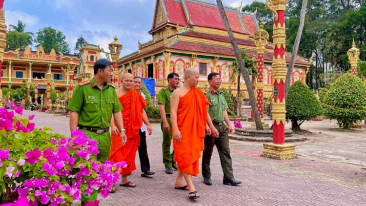 Từ 20/9, tăng mức hỗ trợ và mở rộng chính sách đối với người có uy tín vùng dân tộc thiểu số