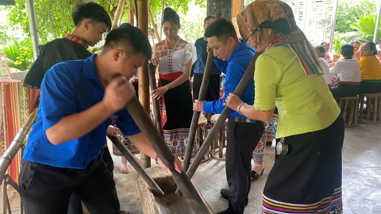 Đảng viên trẻ khơi dậy sức sống văn hóa Thái