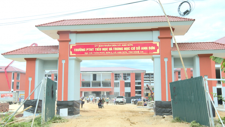 Hạnh phúc trên công trường trước ngày khai giảng