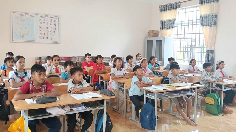 BUI SAMBAI BAHRAU DI SANG BAC DAOK DI XA TAPEN NEGAR 