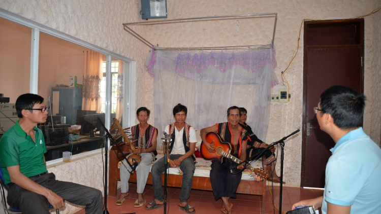 Mơ eăm hriâm