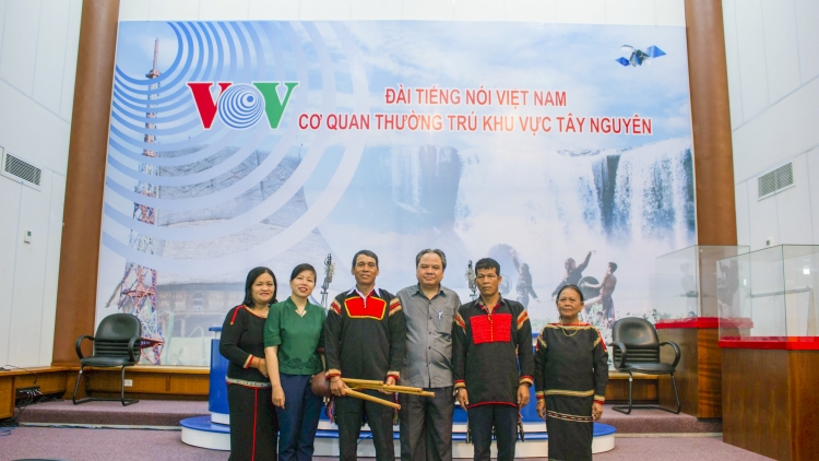 I adei i (Này em này)