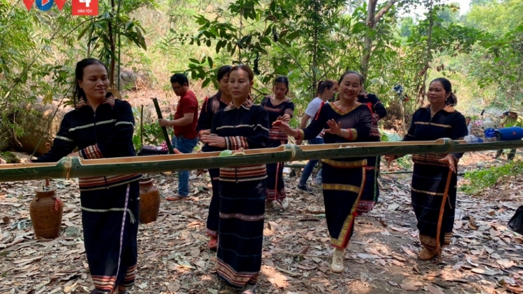 Tanh bĕ ayong dăm jŭ 
