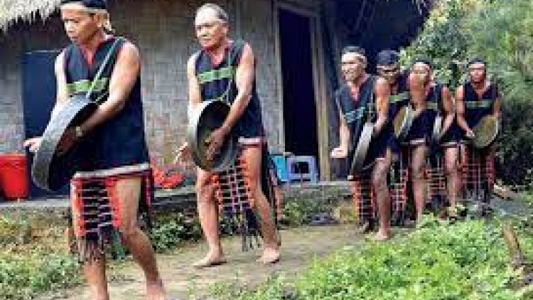 Nău rêh ueh mhe  (Ca ngợi cuộc sống tươi đẹp)