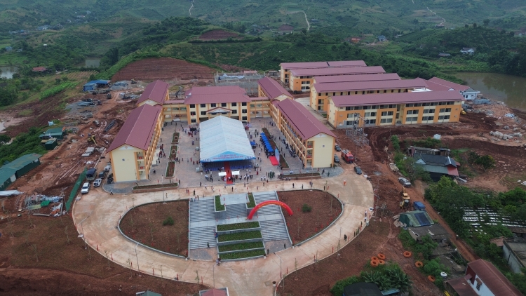 Mái trường mới, chắp cánh ước mơ nơi biên giới