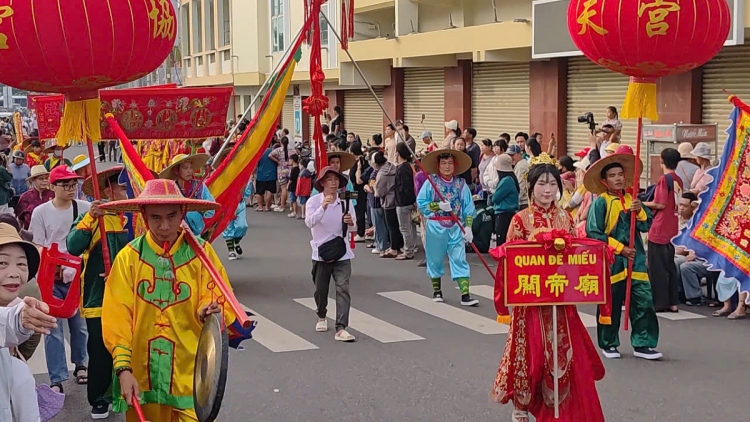 Hàng ngàn người dự Lễ Nghinh ông Quan Thánh Đế quân ở Phan Thiết