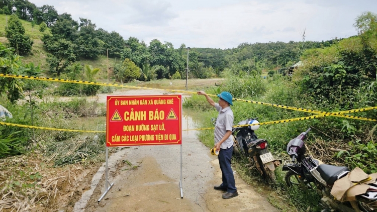 Lâm Đồng: Mưa lũ, sạt lở, nhiều khu dân cư bị chia cắt