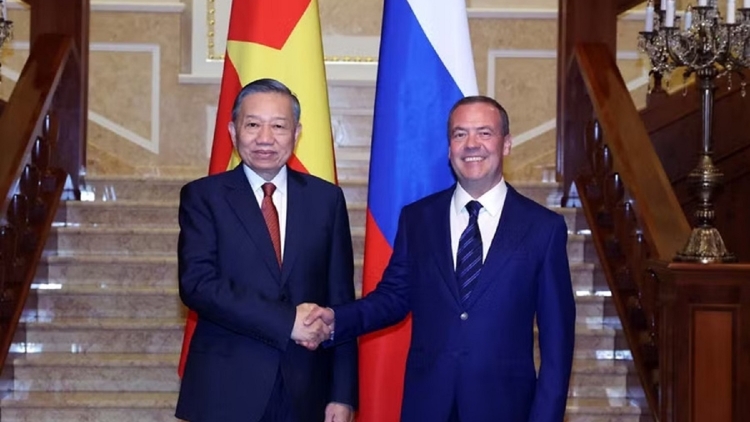 Khua ping gah, Khua mir sir ơi Tô Lâm tŭ jum Khua Ping gah dêh čar Nga pơlir hơbit Dmitry Medvedev