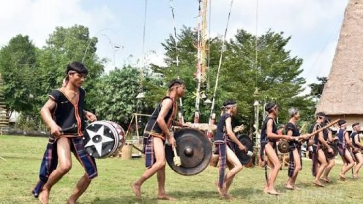 Hòi jà klau Teng lơh ling grăp ƀòn