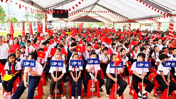 Nkoch trêng mpeh trong kơl bảo hiểm y tế kon se nti, sinh viên
