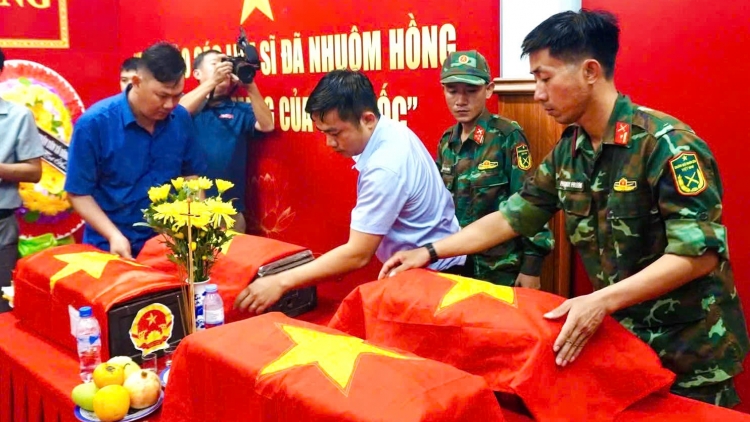 Quảng Ngãi ƀôh 3 kơl ƀô̆ đô̆i lôch dŏng teh đak tơ̆ tơring Đặng Thùy Trâm
