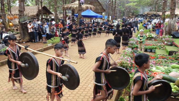 Jơnau tàm nùs cau kra dê